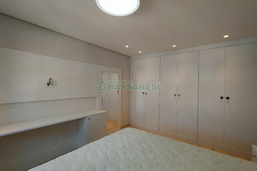 Apto Mobiliado com 54m², 1 dormitório, 2 vagas, no bairro Centro em Caxias do Sul para Alugar