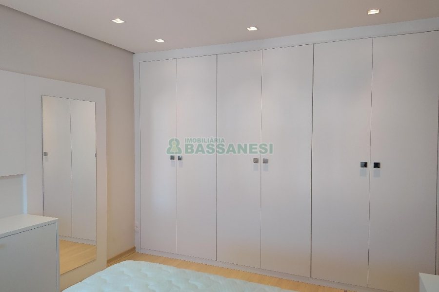 Apto Mobiliado com 54m², 1 dormitório, 2 vagas, no bairro Centro em Caxias do Sul para Alugar