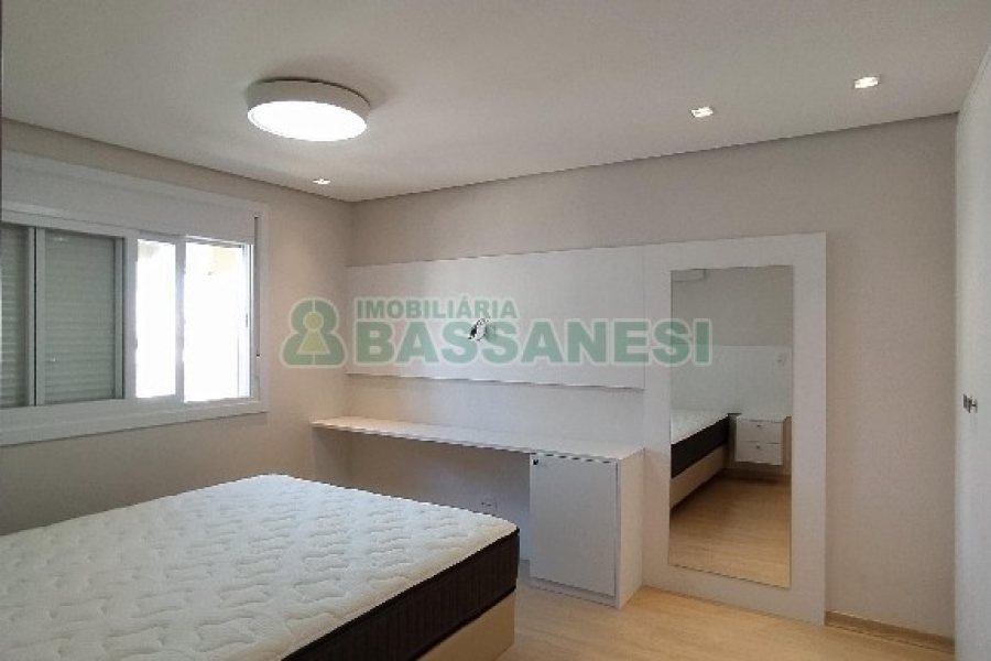 Apto Mobiliado com 54m², 1 dormitório, 2 vagas, no bairro Centro em Caxias do Sul para Alugar