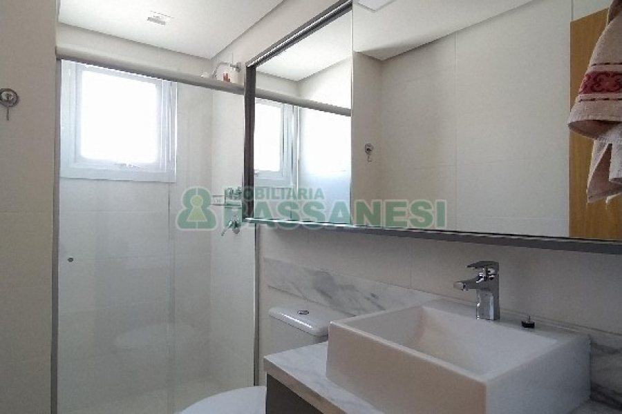 Apto Mobiliado com 54m², 1 dormitório, 2 vagas, no bairro Centro em Caxias do Sul para Alugar