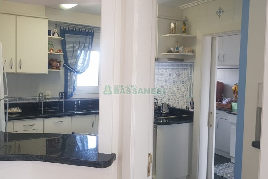 Apto/Cobertura com 176m², 3 dormitórios, 3 vagas, no bairro Centro em Caxias do Sul para Comprar