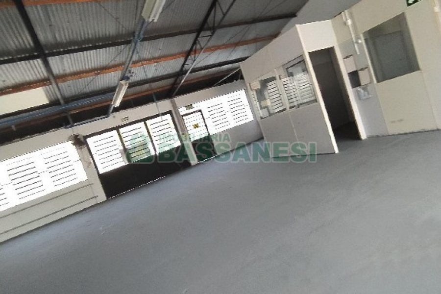 Pavilhão com 600m², no bairro Salgado Filho em Caxias do Sul para Alugar