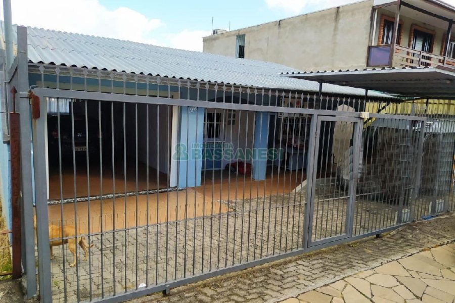 Casa Mobiliada com 130m², 2 dormitórios, 2 vagas, no bairro Presidente Vargas em Caxias do Sul para Comprar