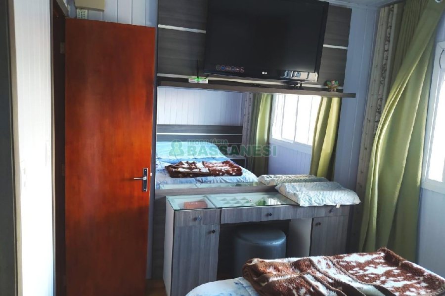 Casa Mobiliada com 130m², 2 dormitórios, 2 vagas, no bairro Presidente Vargas em Caxias do Sul para Comprar