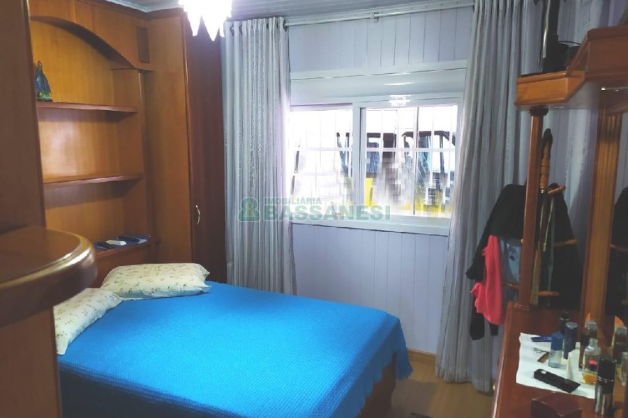 Casa Mobiliada com 130m², 2 dormitórios, 2 vagas, no bairro Presidente Vargas em Caxias do Sul para Comprar