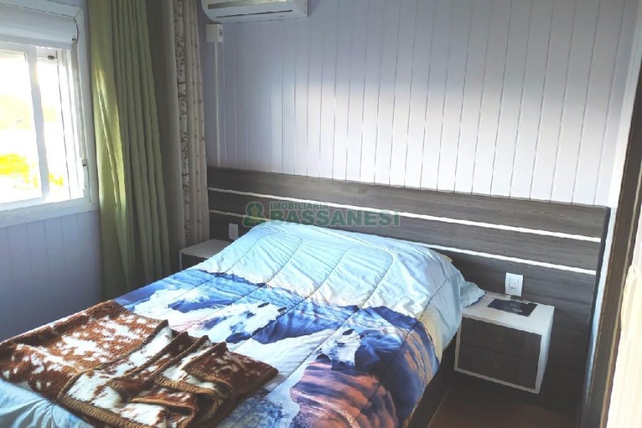 Casa Mobiliada com 130m², 2 dormitórios, 2 vagas, no bairro Presidente Vargas em Caxias do Sul para Comprar