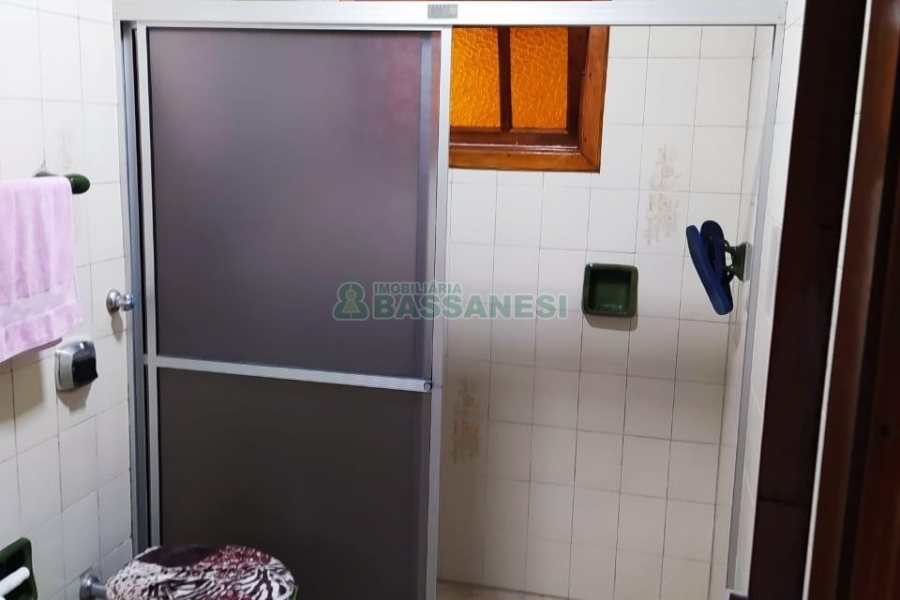 Casa Mobiliada com 130m², 2 dormitórios, 2 vagas, no bairro Presidente Vargas em Caxias do Sul para Comprar