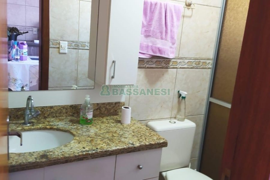 Casa Mobiliada com 130m², 2 dormitórios, 2 vagas, no bairro Presidente Vargas em Caxias do Sul para Comprar