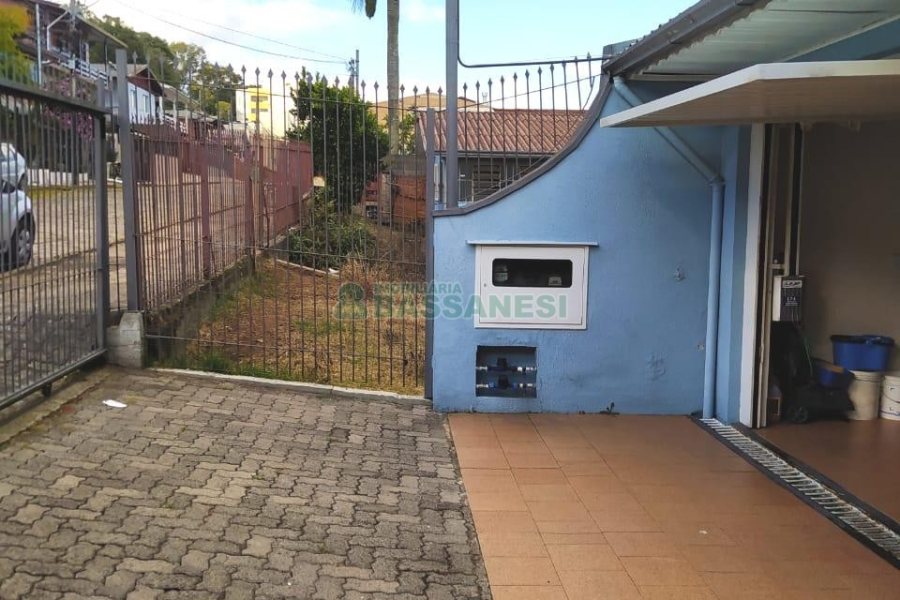 Casa Mobiliada com 130m², 2 dormitórios, 2 vagas, no bairro Presidente Vargas em Caxias do Sul para Comprar
