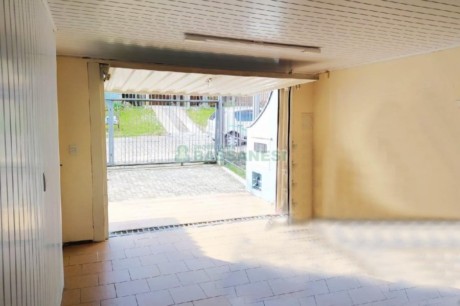 Casa Mobiliada com 130m², 2 dormitórios, 2 vagas, no bairro Presidente Vargas em Caxias do Sul para Comprar