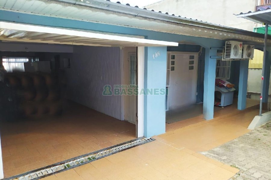 Casa Mobiliada com 130m², 2 dormitórios, 2 vagas, no bairro Presidente Vargas em Caxias do Sul para Comprar