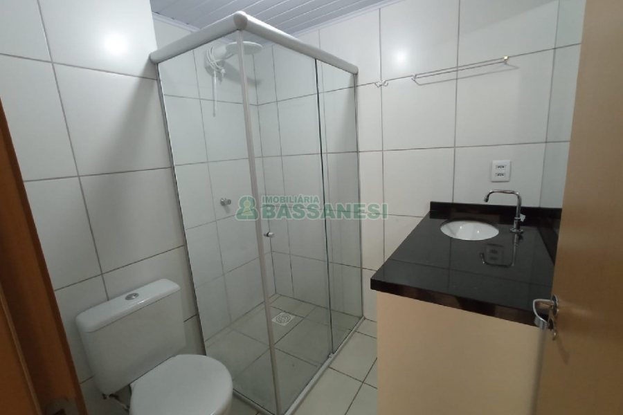 Apartamento com 52m², 2 dormitórios, 1 vaga, no bairro Charqueadas em Caxias do Sul para Alugar