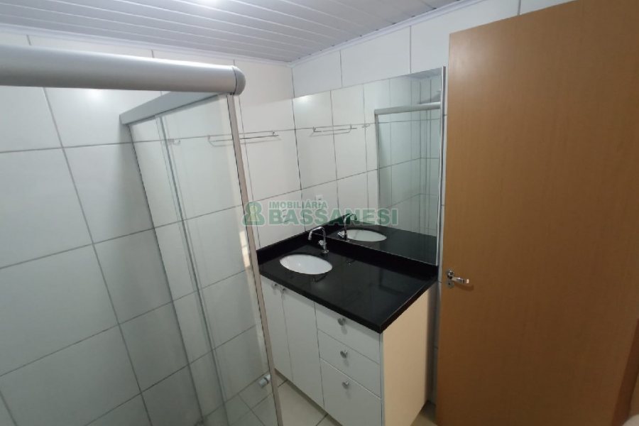 Apartamento com 52m², 2 dormitórios, 1 vaga, no bairro Charqueadas em Caxias do Sul para Alugar