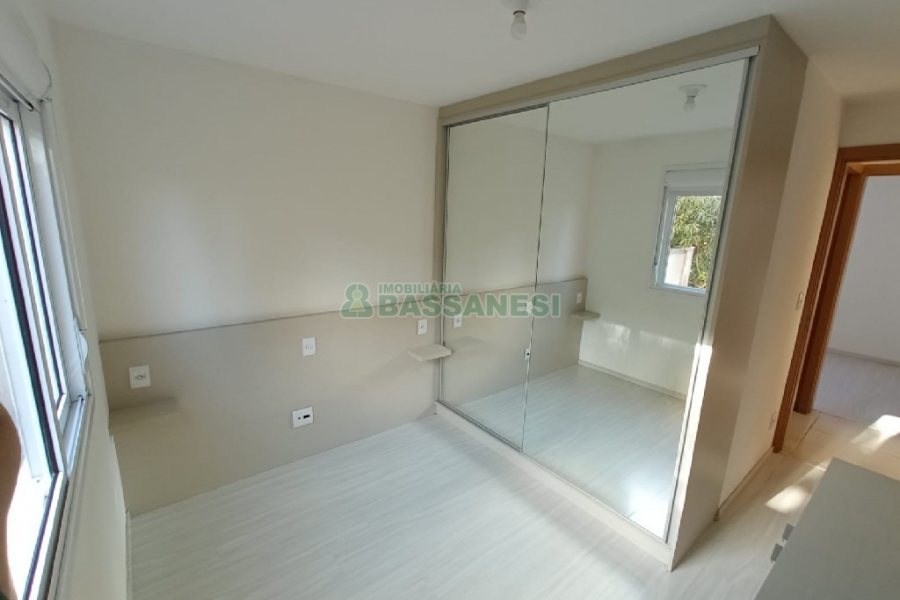 Apartamento com 52m², 2 dormitórios, 1 vaga, no bairro Charqueadas em Caxias do Sul para Alugar