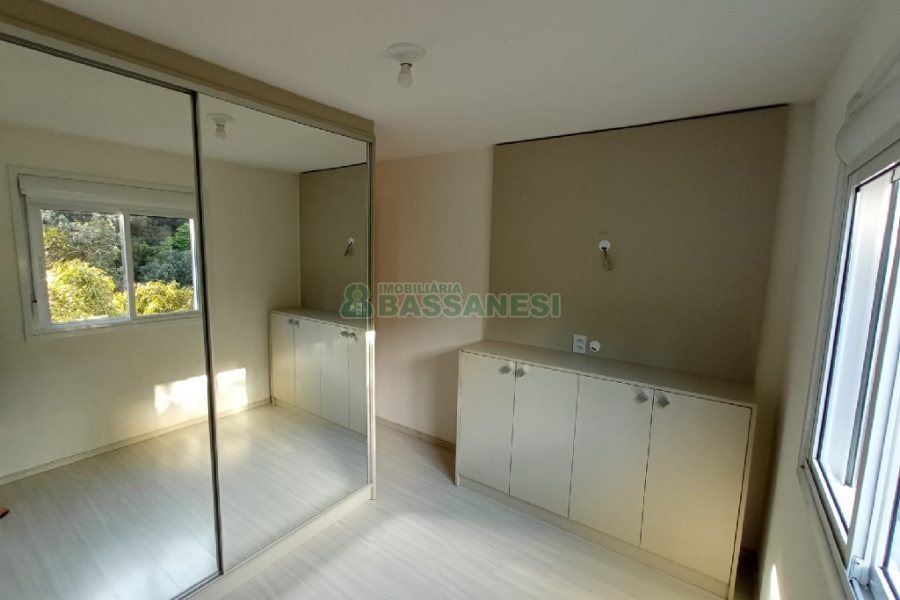 Apartamento com 52m², 2 dormitórios, 1 vaga, no bairro Charqueadas em Caxias do Sul para Alugar