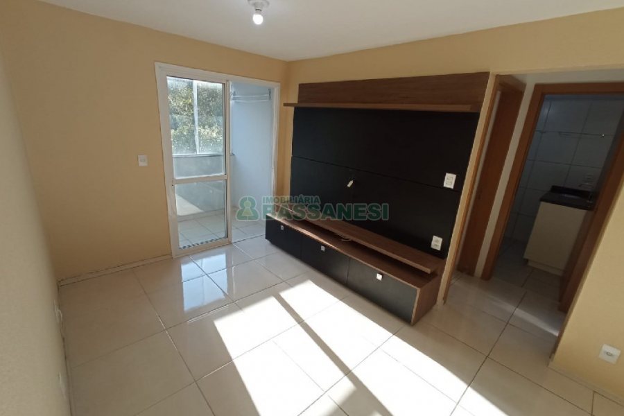 Apartamento com 52m², 2 dormitórios, 1 vaga, no bairro Charqueadas em Caxias do Sul para Alugar