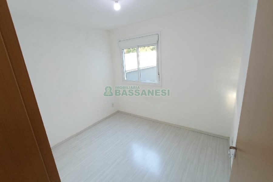 Apartamento com 52m², 2 dormitórios, 1 vaga, no bairro Charqueadas em Caxias do Sul para Alugar