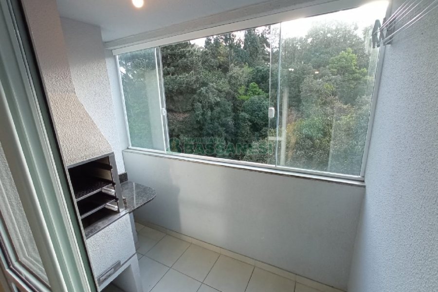 Apartamento com 52m², 2 dormitórios, 1 vaga, no bairro Charqueadas em Caxias do Sul para Alugar