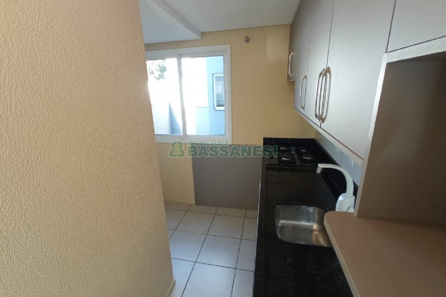 Apartamento com 52m², 2 dormitórios, 1 vaga, no bairro Charqueadas em Caxias do Sul para Alugar