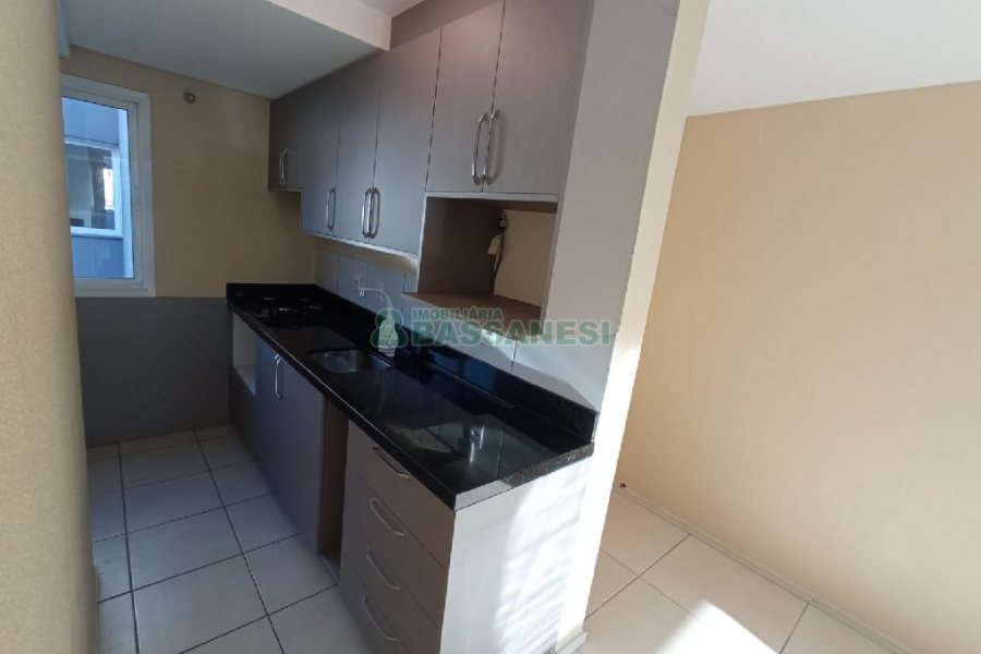 Apartamento com 52m², 2 dormitórios, 1 vaga, no bairro Charqueadas em Caxias do Sul para Alugar