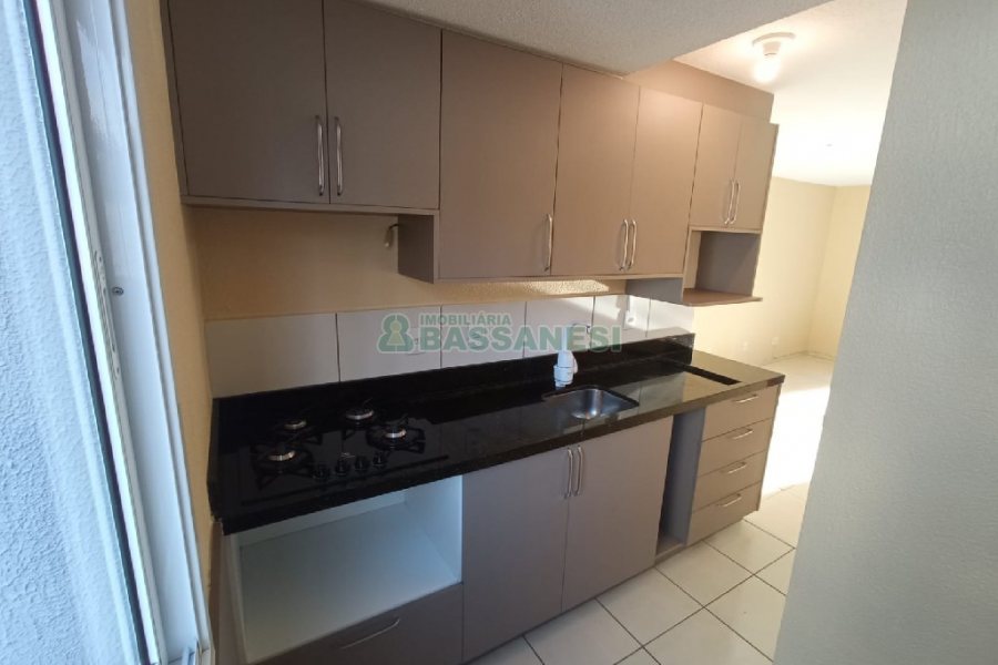 Apartamento com 52m², 2 dormitórios, 1 vaga, no bairro Charqueadas em Caxias do Sul para Alugar