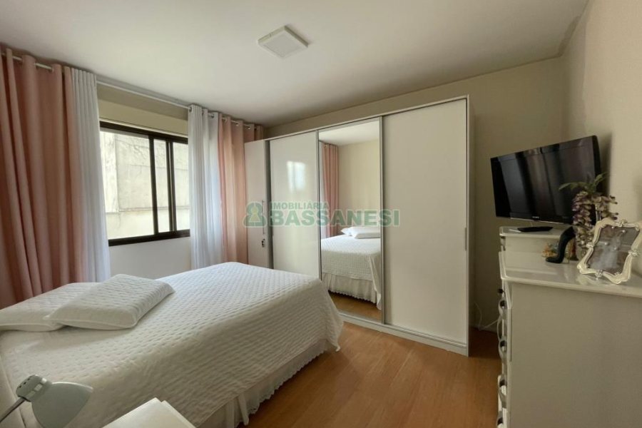 Apartamento com 62m², 2 dormitórios, 1 vaga, no bairro Centro em Caxias do Sul para Comprar