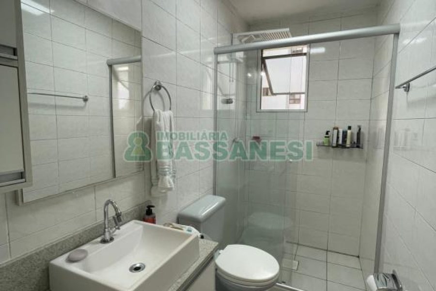 Apartamento com 62m², 2 dormitórios, 1 vaga, no bairro Centro em Caxias do Sul para Comprar