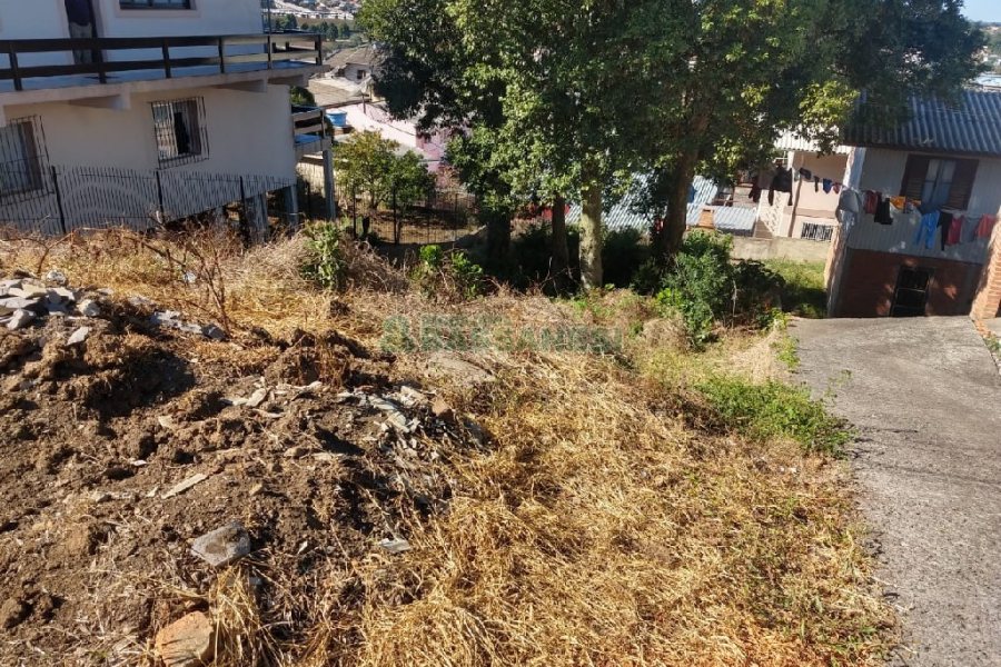 Terreno com 360m², no bairro Arco Baleno em Caxias do Sul para Comprar