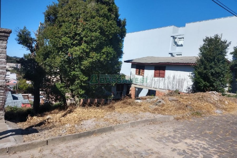 Terreno com 360m², no bairro Arco Baleno em Caxias do Sul para Comprar