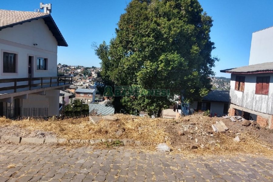 Terreno com 360m², no bairro Arco Baleno em Caxias do Sul para Comprar