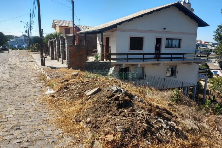 Terreno com 360m², no bairro Arco Baleno em Caxias do Sul para Comprar