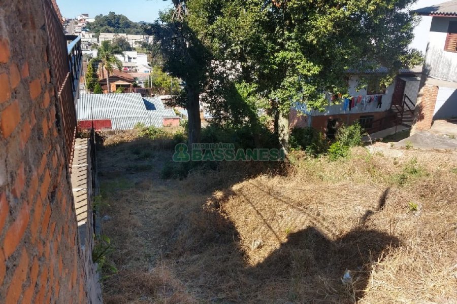 Terreno com 360m², no bairro Arco Baleno em Caxias do Sul para Comprar
