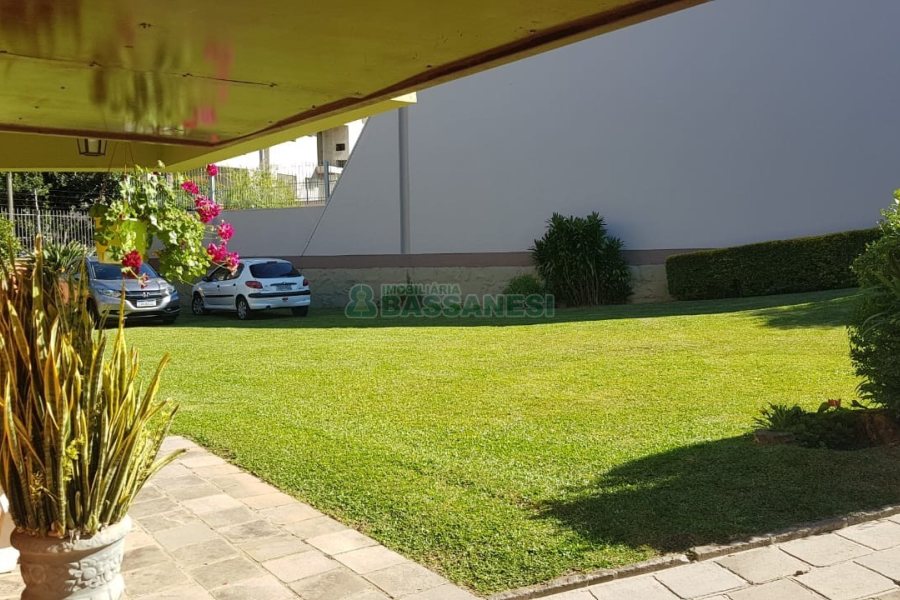 Casa, 3 dormitórios, 4 vagas, no bairro Petrópolis em Caxias do Sul para Comprar