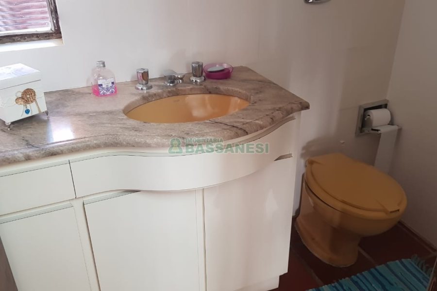 Casa, 3 dormitórios, 4 vagas, no bairro Petrópolis em Caxias do Sul para Comprar