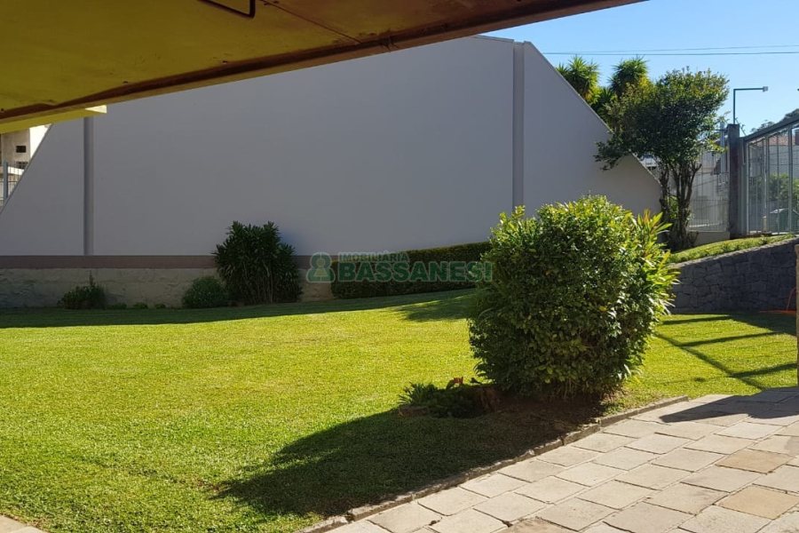 Casa, 3 dormitórios, 4 vagas, no bairro Petrópolis em Caxias do Sul para Comprar