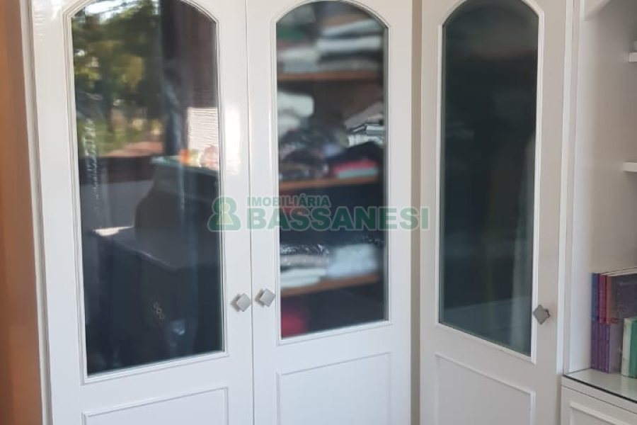 Casa, 3 dormitórios, 4 vagas, no bairro Petrópolis em Caxias do Sul para Comprar