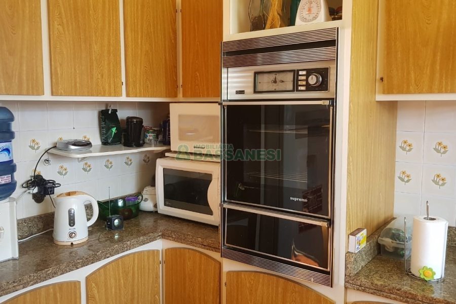 Casa, 3 dormitórios, 4 vagas, no bairro Petrópolis em Caxias do Sul para Comprar