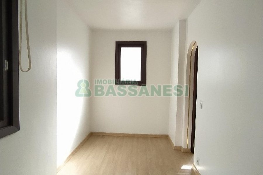 Apartamento com 113m², 3 dormitórios, 1 vaga, no bairro Centro em Caxias do Sul para Comprar