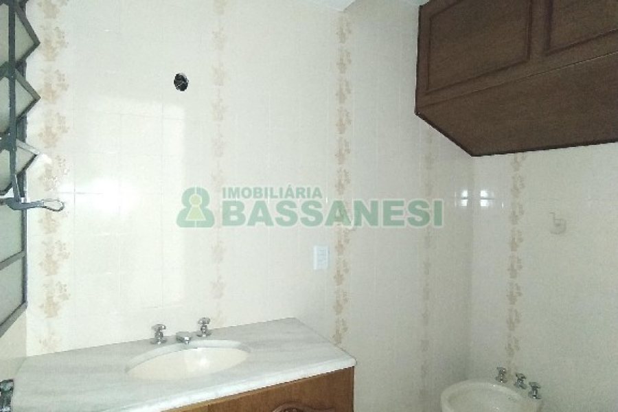 Apartamento com 113m², 3 dormitórios, 1 vaga, no bairro Centro em Caxias do Sul para Comprar