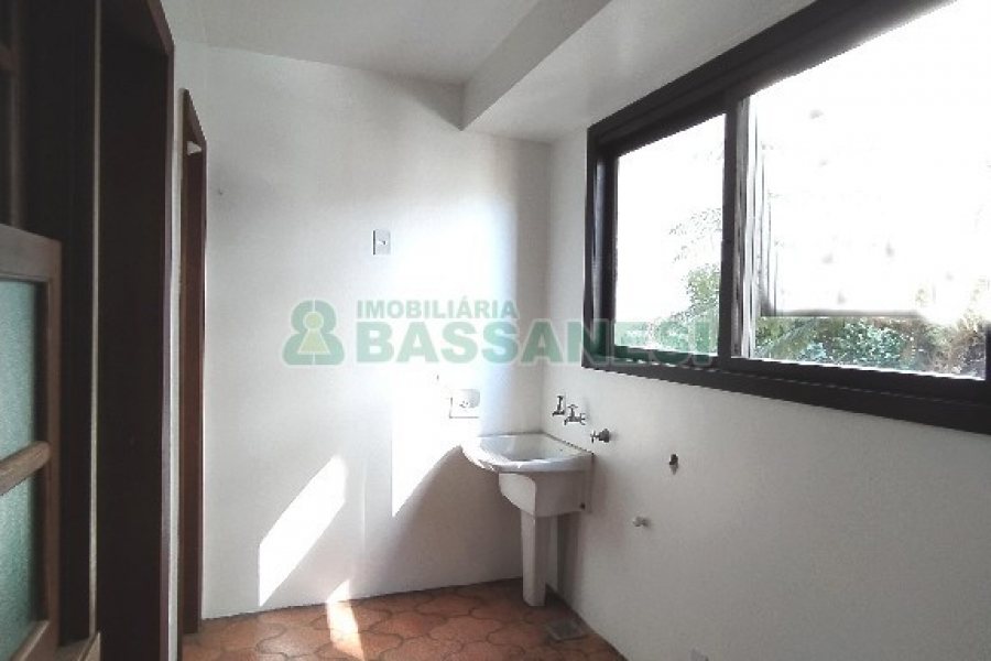 Apartamento com 113m², 3 dormitórios, 1 vaga, no bairro Centro em Caxias do Sul para Comprar
