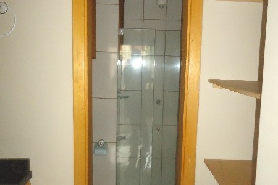 Kitinete com 30m², 1 dormitório, 1 vaga, no bairro Petrópolis em Caxias do Sul para Alugar