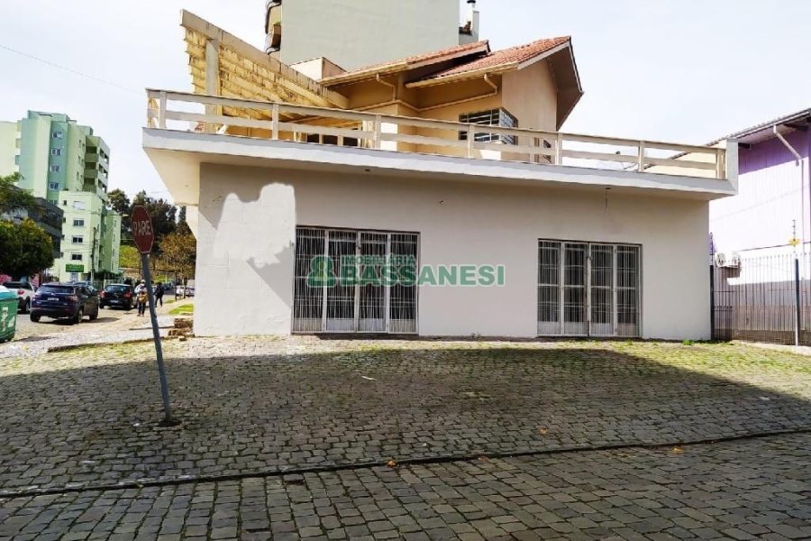 Loja com 239m², no bairro Madureira em Caxias do Sul para Alugar