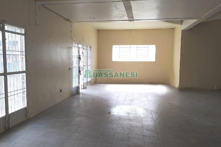 Loja com 239m², no bairro Madureira em Caxias do Sul para Alugar