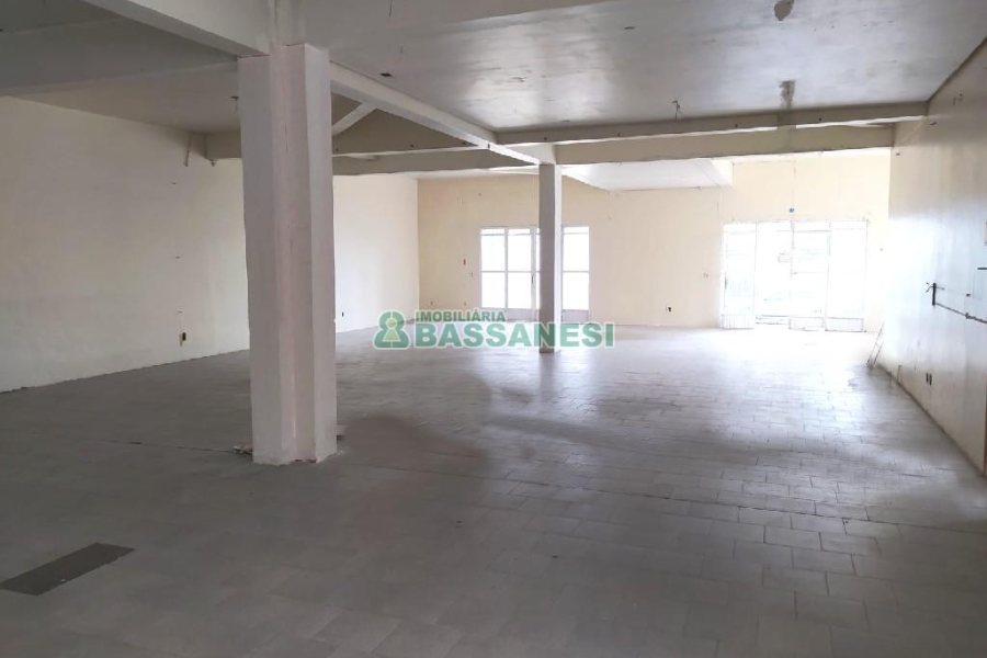 Loja com 239m², no bairro Madureira em Caxias do Sul para Alugar