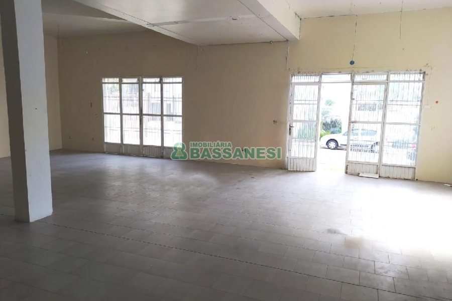 Loja com 239m², no bairro Madureira em Caxias do Sul para Alugar