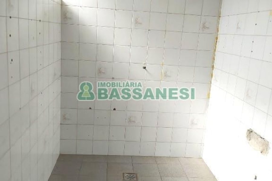 Loja com 239m², no bairro Madureira em Caxias do Sul para Alugar