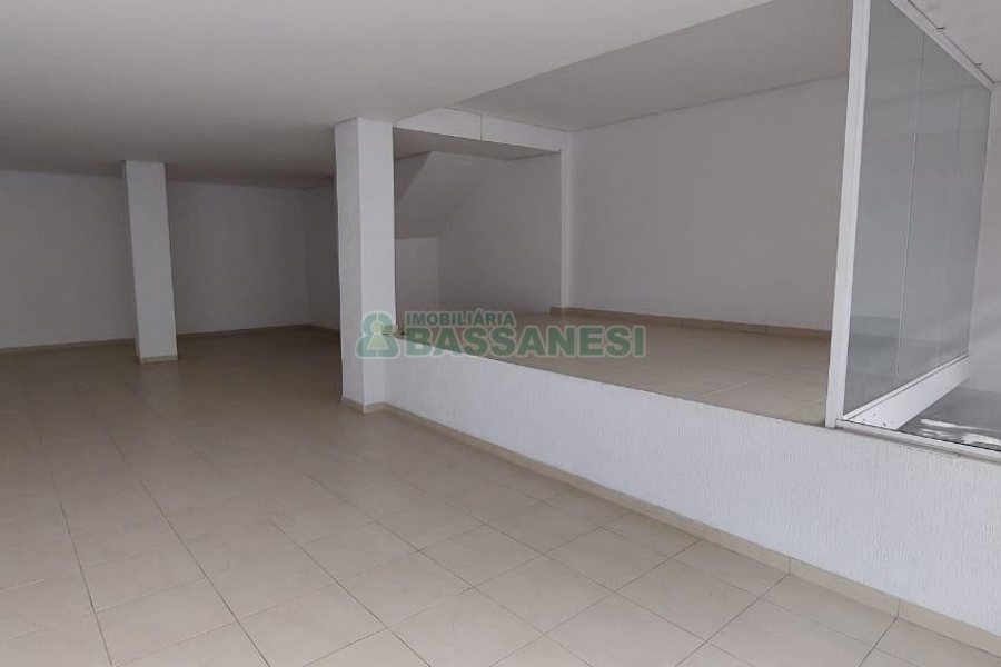 Loja com 100m², 2 vagas, no bairro Madureira em Caxias do Sul para Alugar