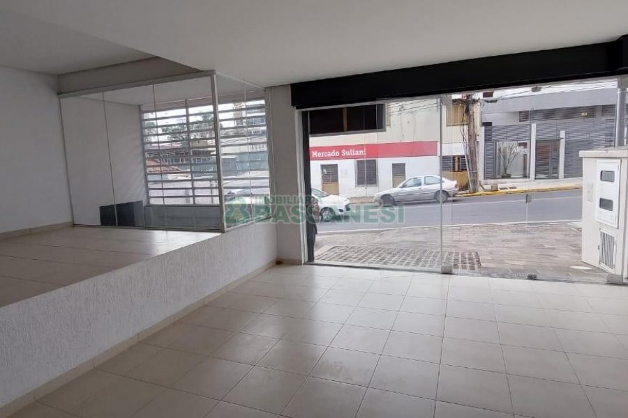 Loja com 100m², 2 vagas, no bairro Madureira em Caxias do Sul para Alugar