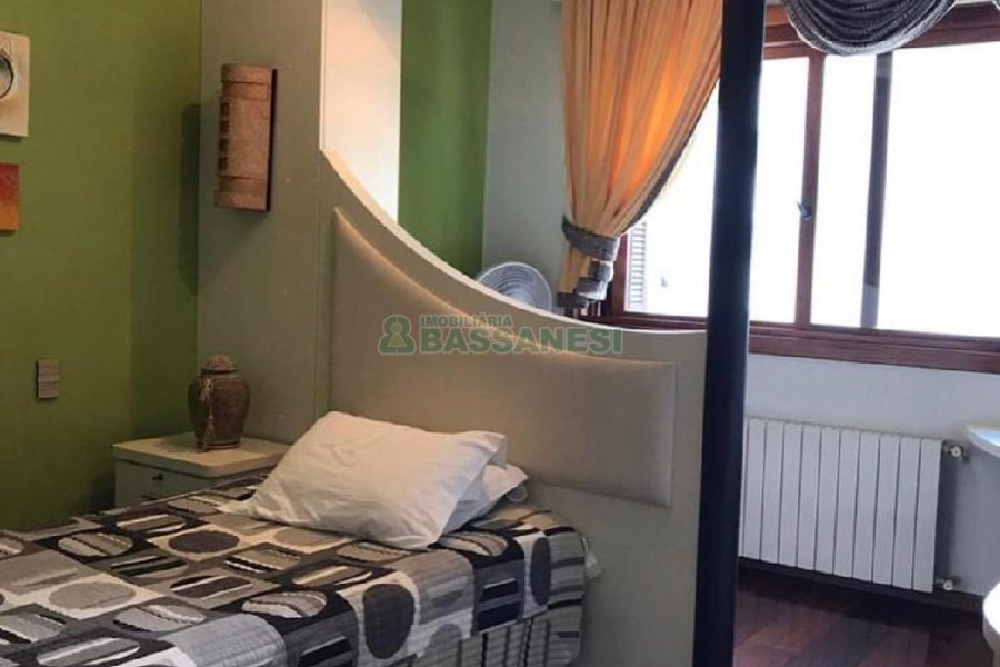 Apartamento com 243m², 4 dormitórios, 4 vagas, no bairro Centro em Caxias do Sul para Comprar