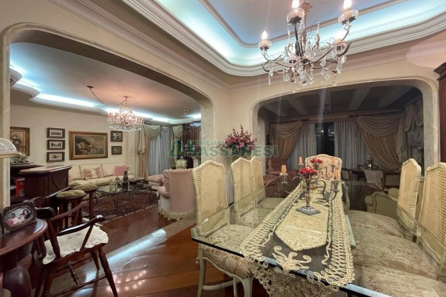 Apartamento com 243m², 4 dormitórios, 4 vagas, no bairro Centro em Caxias do Sul para Comprar